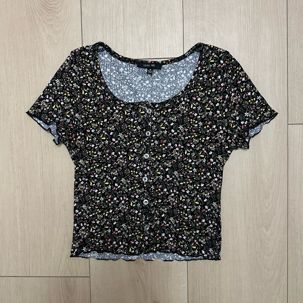 Love Tree Floral Button Down Crop Top - Size M (Juniors)